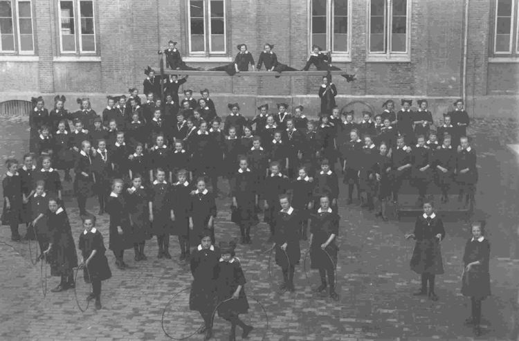 Bestand:Kweekschool 1900-02.jpg