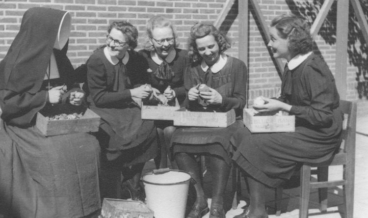 Bestand:Kweekschool 1942-06.jpg