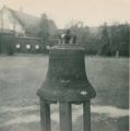 Deze klok uit kerktoren gestolen door de Duitsers. Voor meer details klik hier.