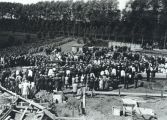 De eerste steenlegging van de Boschwegse kerk, Onze Lieve Vrouw van de Heilige Rozenkrans. Eerste steen werd gelegd door pastoor Pessers in 1928. Voor meer details klik hier.