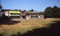 Kleuterschool de Zonnebloem, later samengevoegd met de lagere school aan de Wilhelminalaan 31. Voor meer details klik hier.