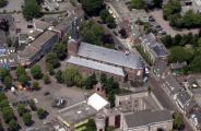 Luchtfoto van de Heilige Servatiuskerk in het centrum aan de Markt. Voor meer details klik hier.