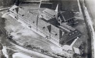 Luchtfoto van het hele complex. Voor meer details klik hier.